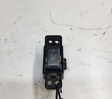 Nissan Leaf I (ZE0) Seat heating switch 689TC3NF0A