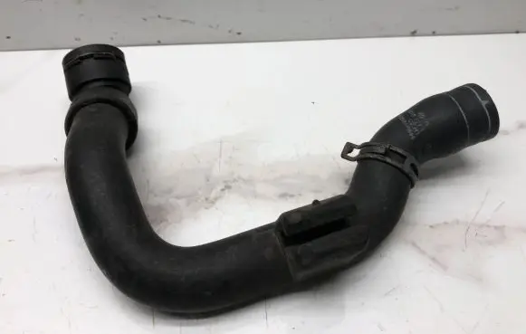 Volkswagen PASSAT B5.5 Engine coolant pipe/hose