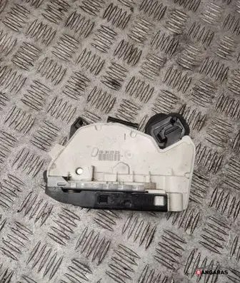 Volkswagen Golf VI Rear door lock 5K4839015H