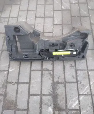 Volkswagen PASSAT CC Tool box 