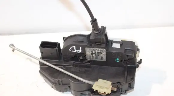 Opel Insignia A Front door lock 13503150