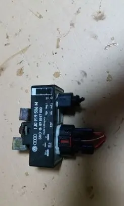 Volkswagen Polo IV 9N3 Coolant fan relay 78567465