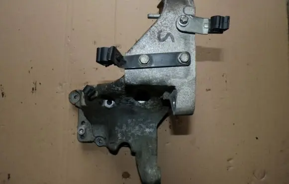 Alfa Romeo 159 Engine mounting bracket 55196092