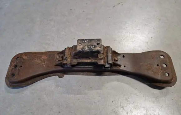 Mitsubishi L200 Gearbox mounting bracket