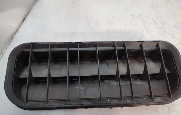 Volkswagen Multivan T5 Quarter panel pressure vent 7H0819181A