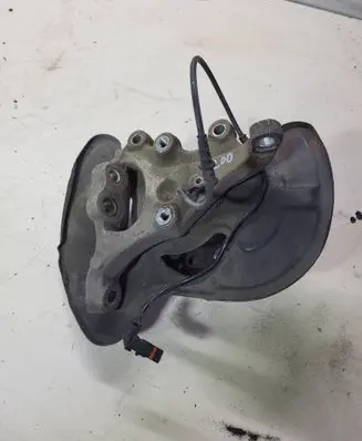 Mercedes-Benz C W204 Front wheel hub 20401