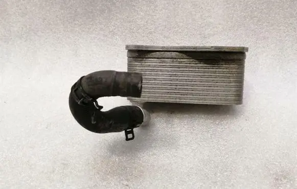 Mercedes-Benz C W205 Engine oil radiator A2761880001