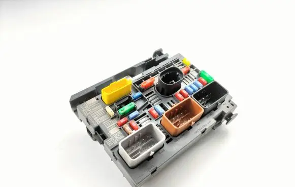 Citroen Berlingo Fuse module 9807028880