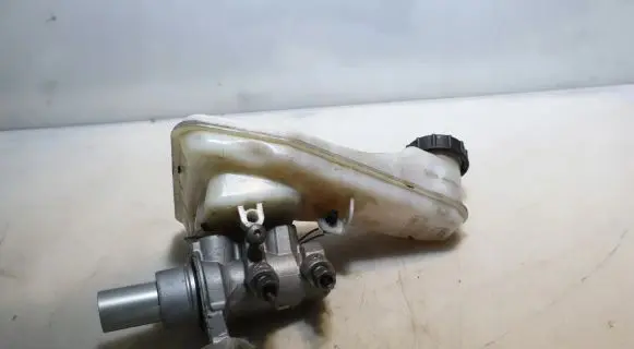 Master brake cylinder