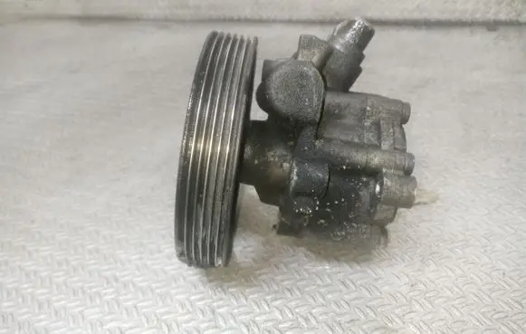 Peugeot 807 Power steering pump 9636086680