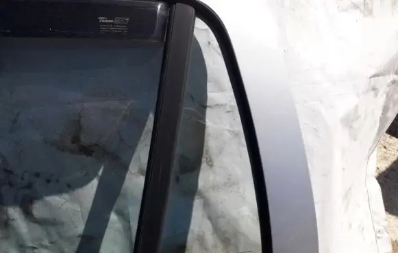 Opel Astra G Rear vent window glass 