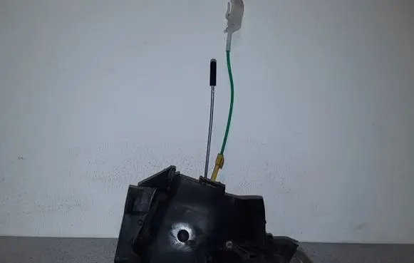 BMW 5 E39 Front door lock 51218235104 8235104