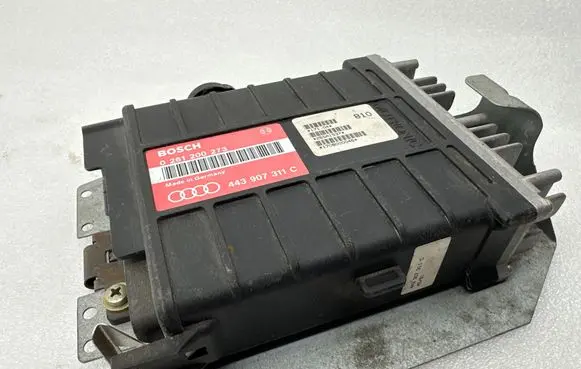 Audi 80 90 S2 B4 Engine control unit/module 443907311C 0261200273