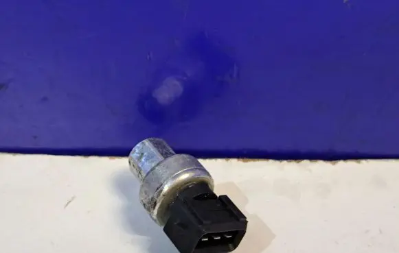 Volvo S60 Air conditioning (A/C) pressure sensor 31292004