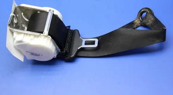 Mercedes-Benz C W204 Middle seatbelt (rear) 33053533A