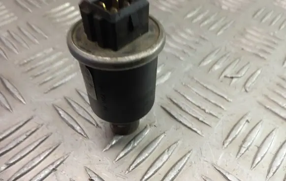 Audi A3 S3 8L Air conditioning (A/C) pressure sensor 1H0959739B