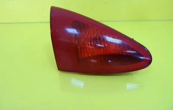 Alfa Romeo 147 Tailgate rear/tail lights 46556346 46747825