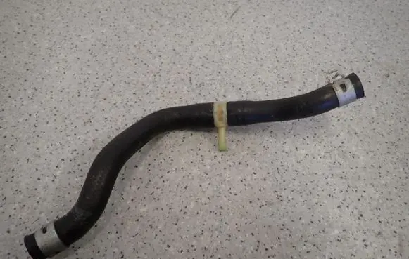 Toyota Yaris Engine coolant pipe/hose