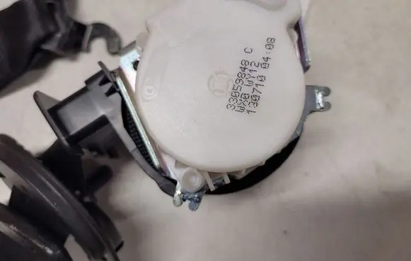 BMW 1 E81 E87 Front seatbelt 33035173 33059848C