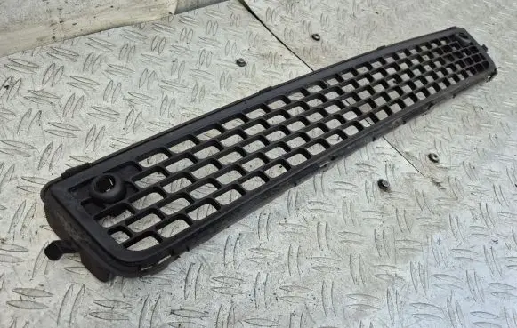 Volvo V70 Front bumper lower grill 30763113 30678636