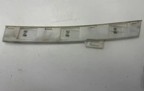 BMW 2 F22 F23 Sill supporting ledge 8051949