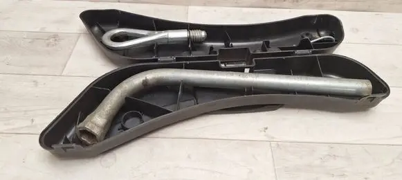 Audi A4 S4 B7 8E 8H Tool set 8E0012111A 8E0012111 8N0012219
