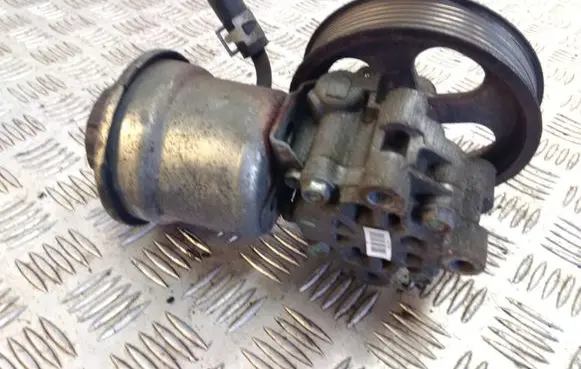 Toyota Avensis T250 Power steering pump