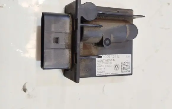 Volkswagen Golf VII Fuel pump relay 5Q0906121E