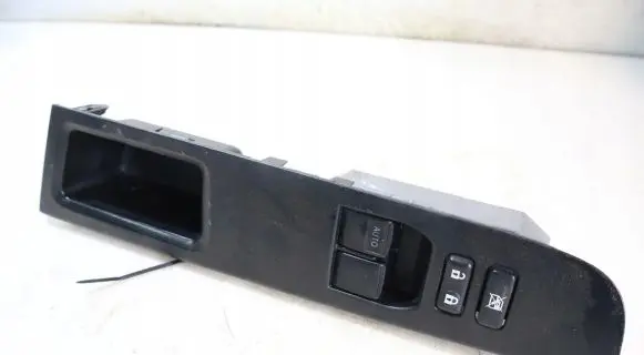 Toyota Yaris XP210 Electric window control switch