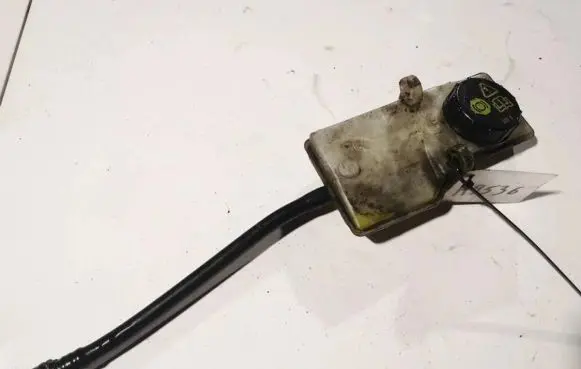 Brake fluid reservoir
