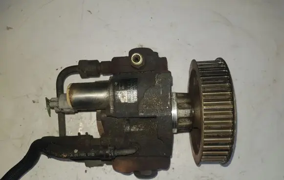 Toyota Avensis T250 Fuel injection high pressure pump 221000G010