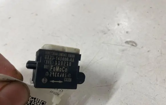 Jaguar XF X250 Airbag deployment crash/impact sensor 8X23146006AA 110210 29EKJH5