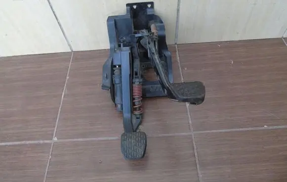 Mercedes-Benz C W203 Pedal assembly 2032900419