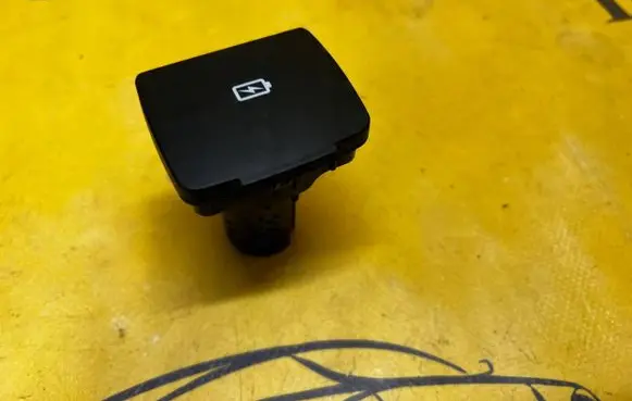 Ford Explorer VI USB socket connector LU5T19J211AA