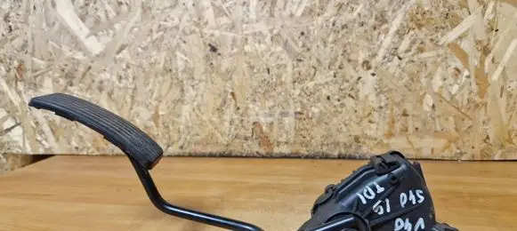 Volvo S40, V40 Accelerator throttle pedal 30865642