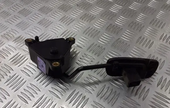 Nissan Micra Accelerator throttle pedal 18002-AX700