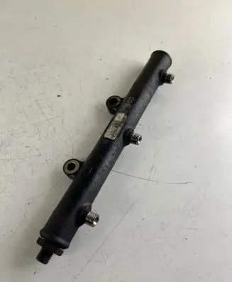 Jaguar XF X250 Fuel main line pipe 4R8Q9D280AC A6C20001330