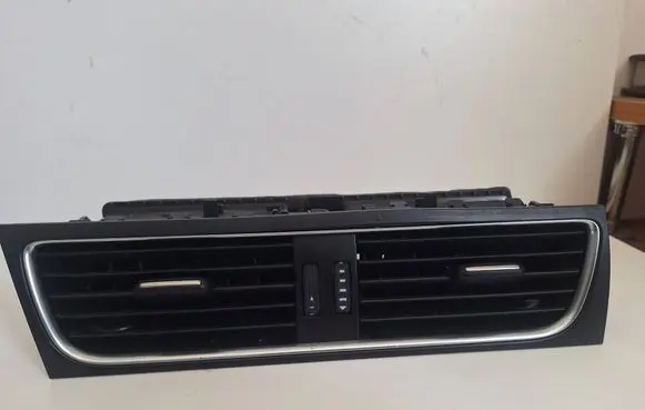 Audi A4 S4 B8 8K Dash center air vent grill 8T1820951B