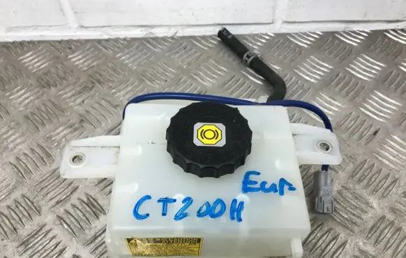 Lexus CT 200H Brake fluid reservoir 