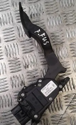 Ford Fusion Accelerator throttle pedal 2s619f836ab