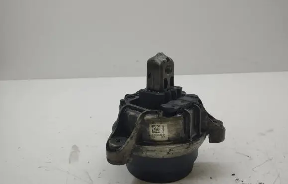 BMW 5 F10 F11 Engine mount bracket 6785602