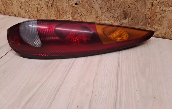 Nissan Almera Tino Rear/tail lights E95251