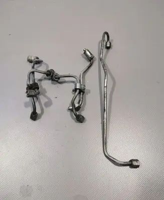 Toyota Avensis T250 Fuel injector supply line/pipe 