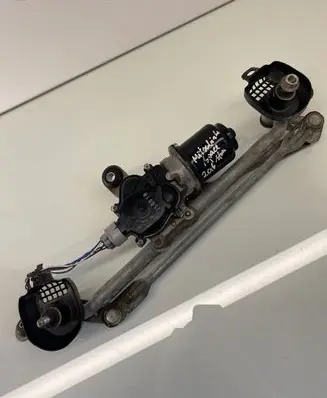 Mitsubishi Space Star Front wiper linkage and motor