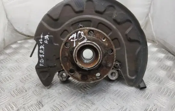 Volkswagen PASSAT B8 Front wheel hub 5Q0407258A