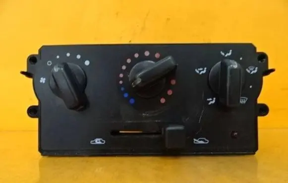 Nissan Micra Climate control unit 7040230732