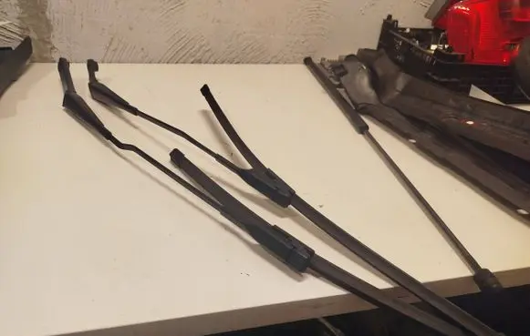 Audi A4 S4 B8 8K Front wiper blade arm 8K2955408 8K2955407