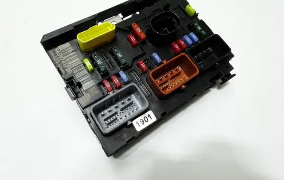 Peugeot 307 Fuse module 9659741780 S10266293 00200905