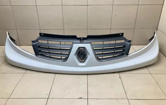 Renault Trafic II (X83) Front bumper upper radiator grill 623100247R 93856148