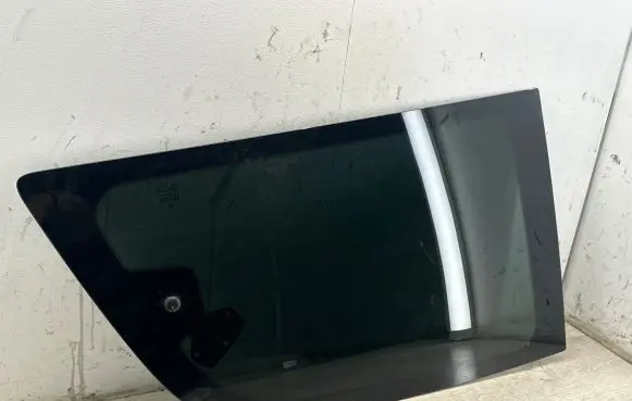 Mercedes-Benz Vito Viano W639 Rear side window E943R004536